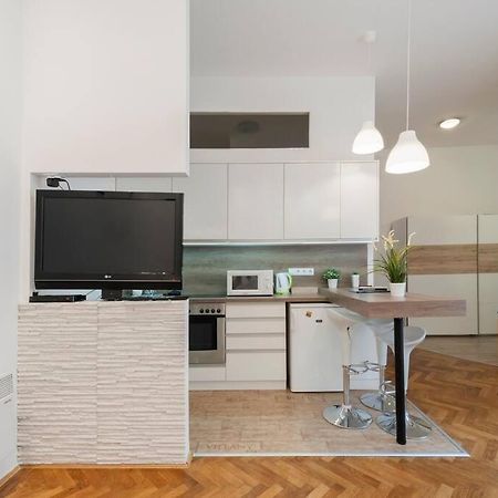 Szent Istvan Ter 4 Next To Basilica A 1 Bedroom بودابست المظهر الخارجي الصورة