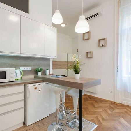 Szent Istvan Ter 4 Next To Basilica A 1 Bedroom بودابست المظهر الخارجي الصورة