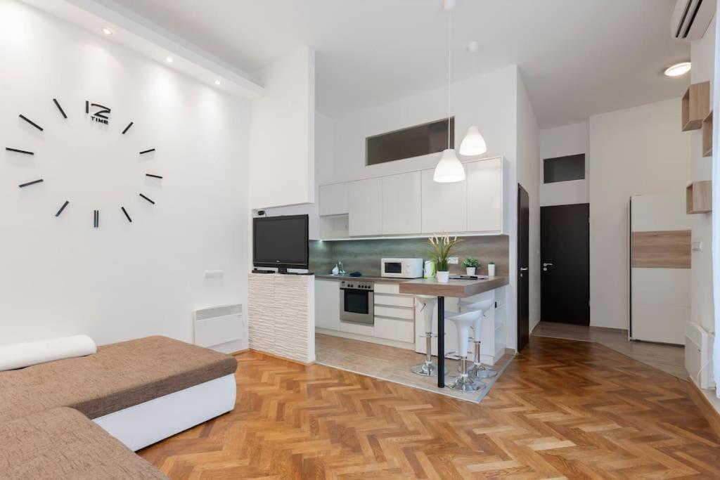 Szent Istvan Ter 4 Next To Basilica A 1 Bedroom بودابست المظهر الخارجي الصورة