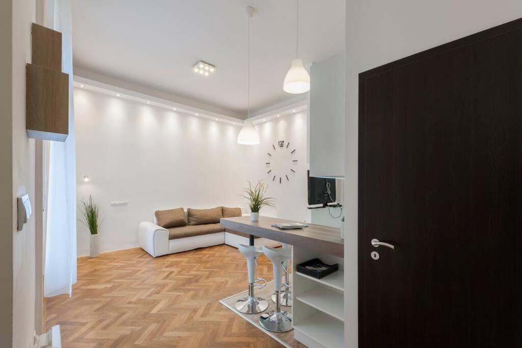 Szent Istvan Ter 4 Next To Basilica A 1 Bedroom بودابست المظهر الخارجي الصورة