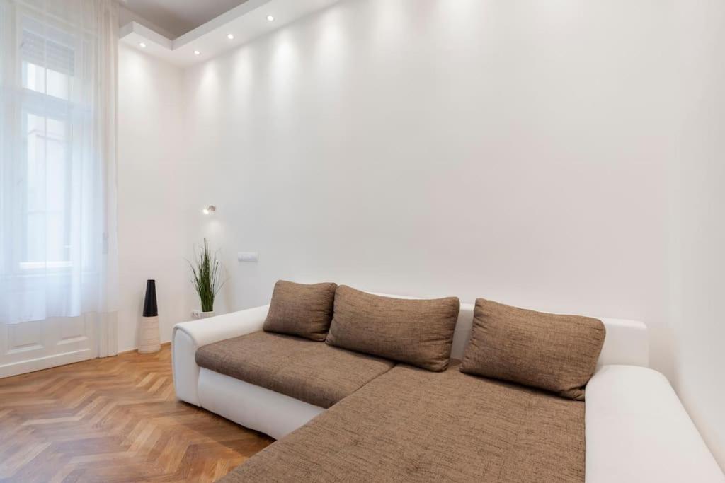 Szent Istvan Ter 4 Next To Basilica A 1 Bedroom بودابست المظهر الخارجي الصورة